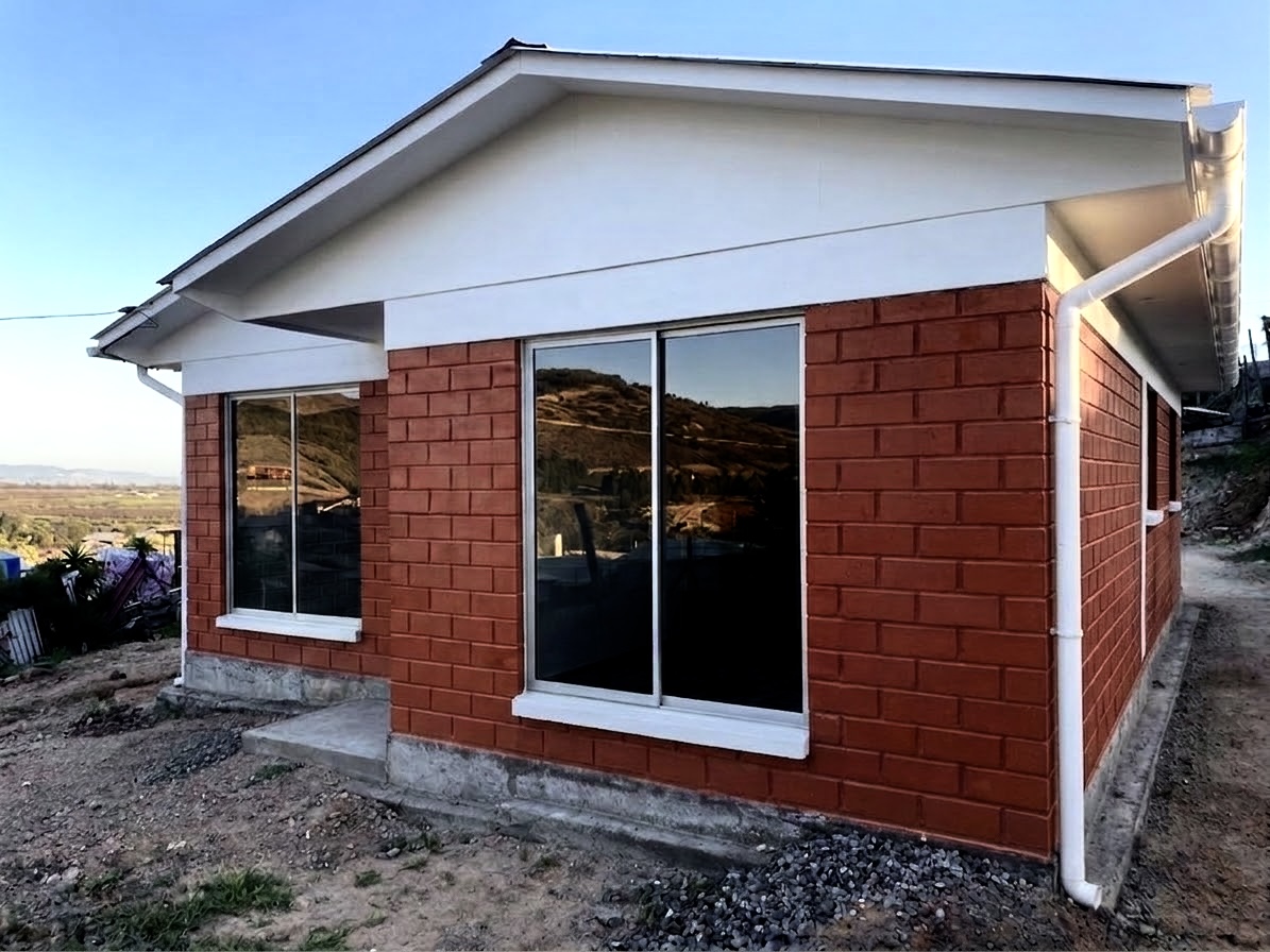 Vivienda de fachada roja